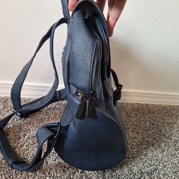 Gussaci vegan leather navy backpack purse - Picture 2 of 7